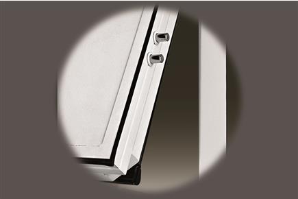 The closure of the door is ensured by n. 2 electro motorized locks that control n. 6 perimeter bolts in cemented steel.